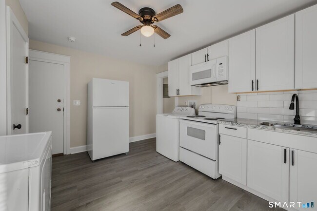 Building Photo - 113 Pequot Ave