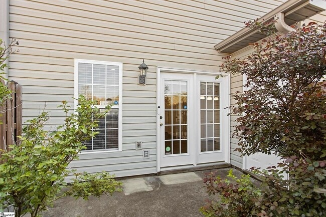 Building Photo - 215 Ashby Dr