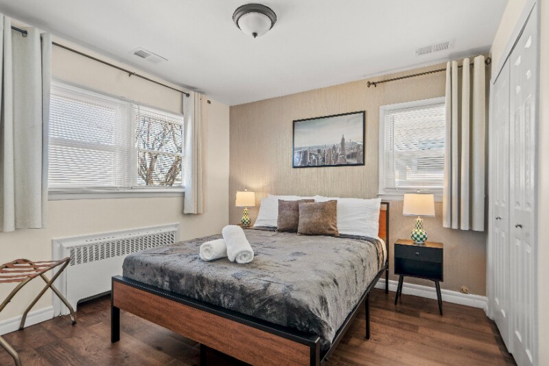 Building Photo - 9103 Columbia Ave