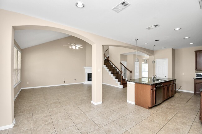 Building Photo - 6843 Bears Path Ln