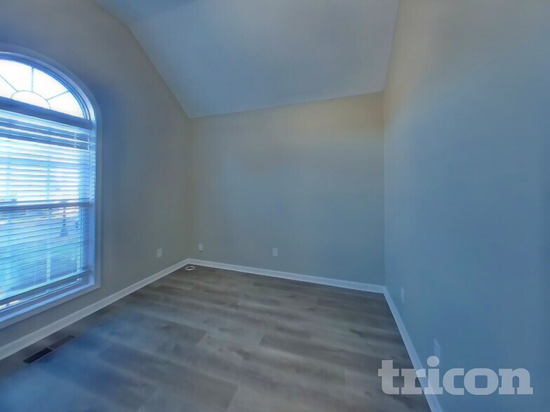 Building Photo - 121 Willowleaf Ln