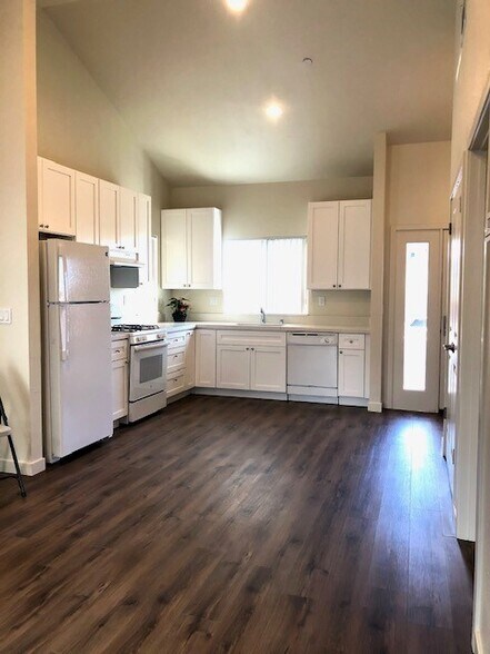 Building Photo - Kern Avenue Apartments