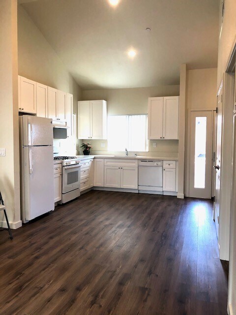 Building Photo - Kern Avenue Apartments