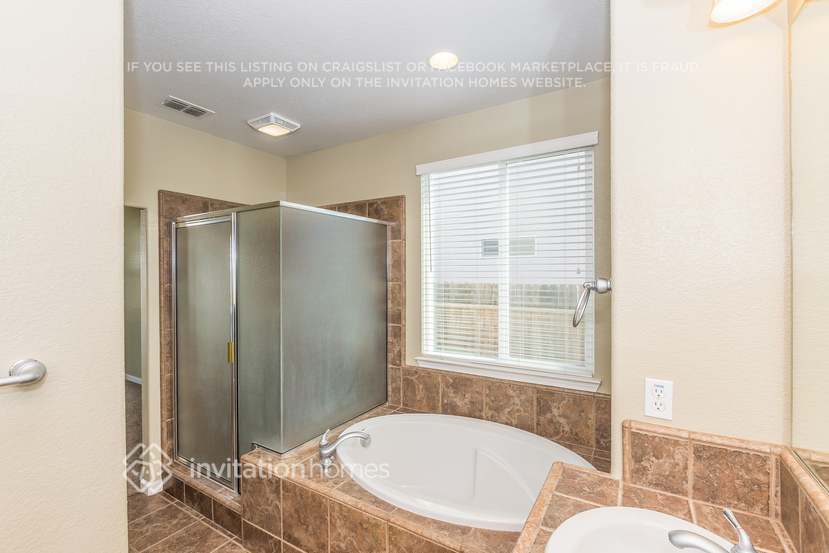 Building Photo - 2041 Waterville Dr