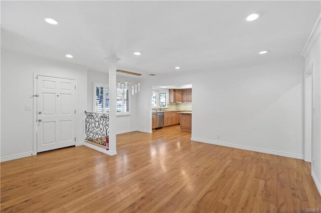 Building Photo - 1430 N Maple St