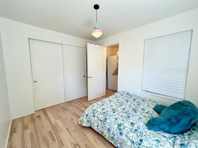 Building Photo - PRAGER DUPLEX