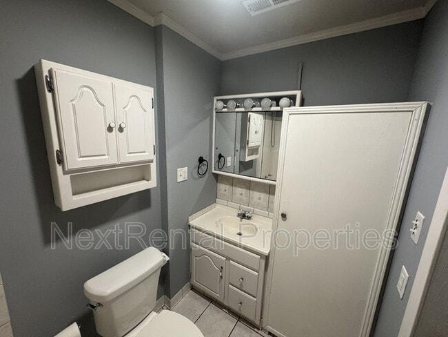 Building Photo - 402 Overby St