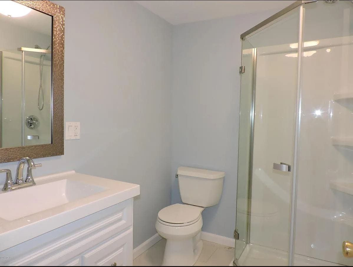 Building Photo - 10 Highland Rd