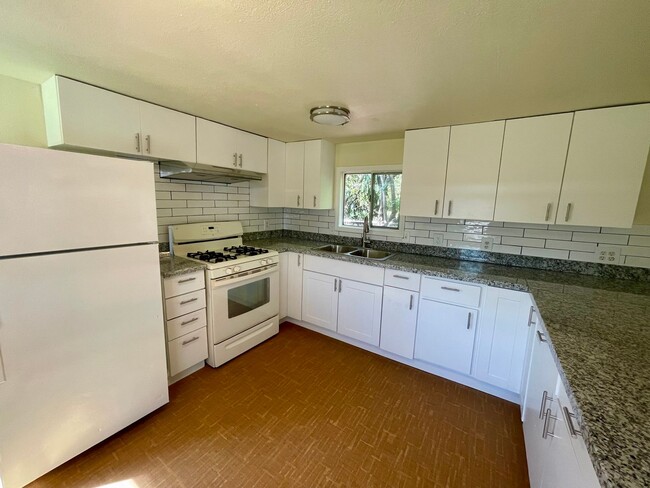 Building Photo - ***$500 MOVE IN CREDIT***Home on secluded ...