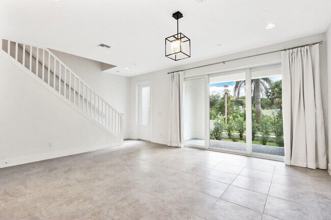 Building Photo - 12556 Gross Pointe Dr