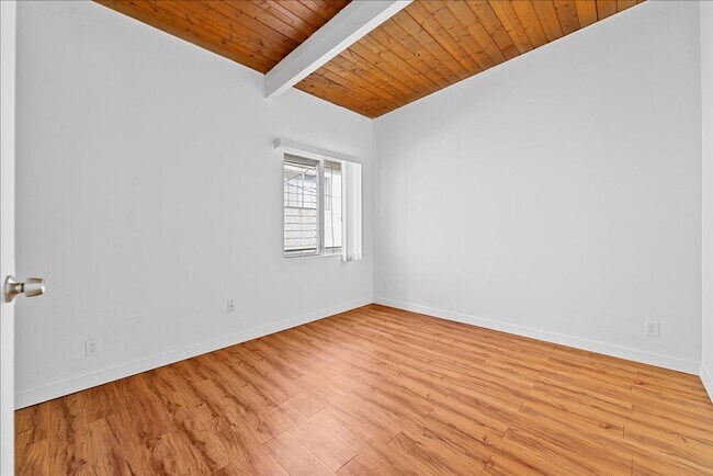 Building Photo - 6114 Cahuenga Blvd