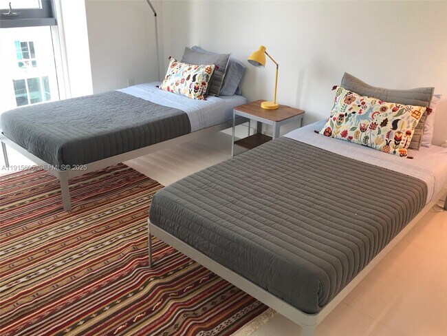 Building Photo - 31 SE 6th St