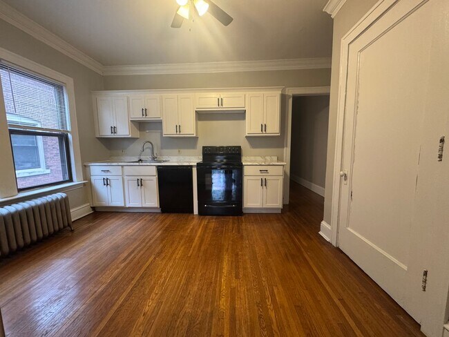 Building Photo - 2773 Hampshire-Unit 8