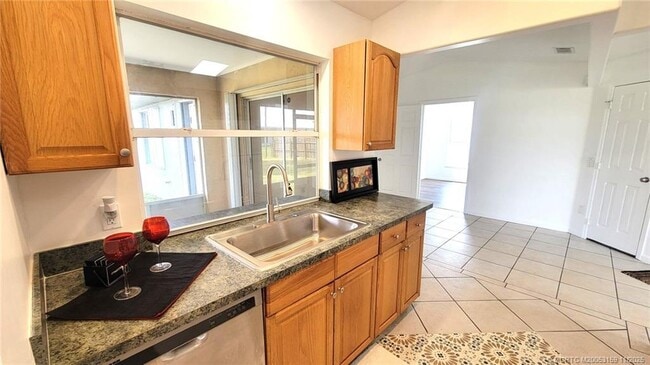 Building Photo - 3873 SW La Fleur St