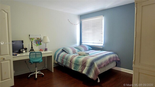 Building Photo - 5102 NW 115th Ct  Doral Fl 33178