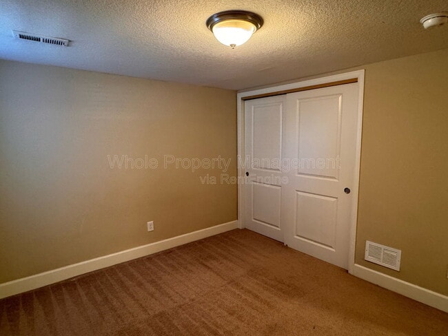 Building Photo - 2118 E 21st Ave