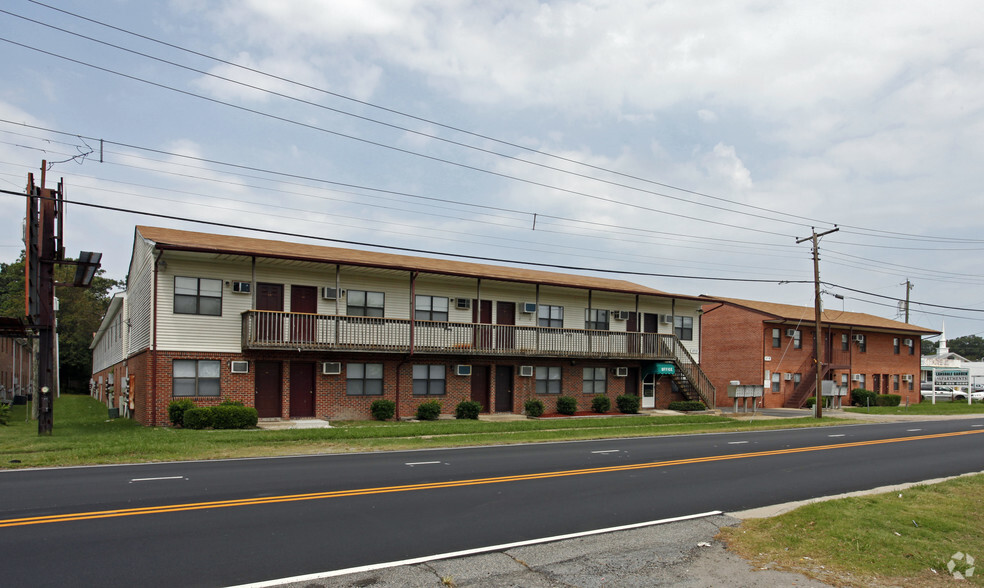 Building Photo - Lansdale Garden Apartments