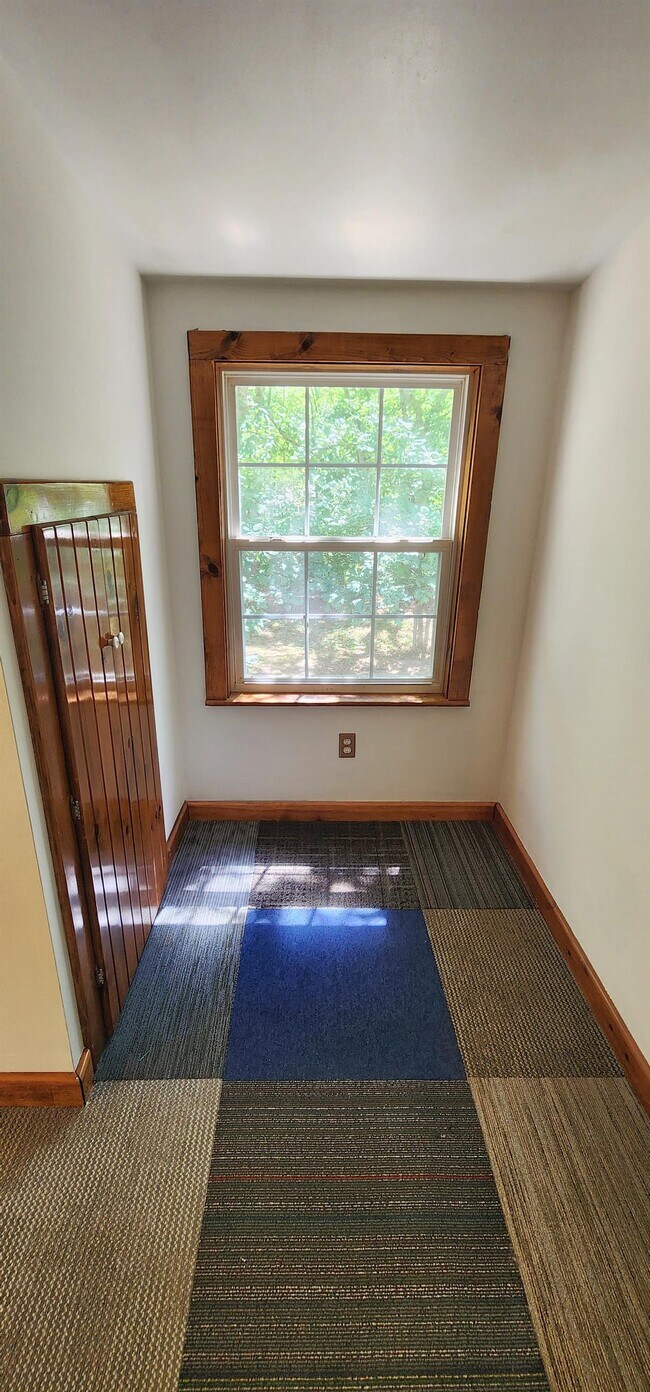 Building Photo - 226 N High Bridge Rd