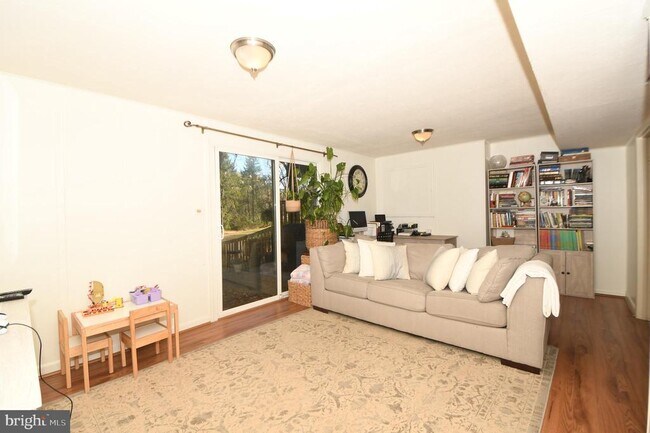 Building Photo - 7812 Briardale Terrace