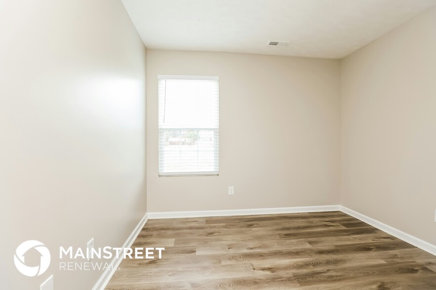 Building Photo - 242 N Blakemore Ave