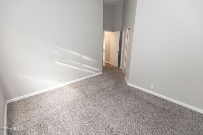 Building Photo - Remodeled Ahwatukee 4br