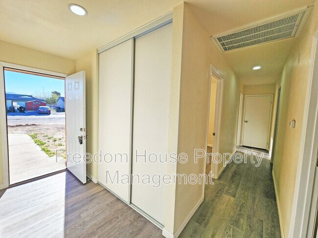 Building Photo - 1930 Kearney St