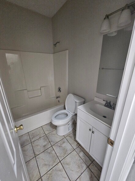 Building Photo - 137 Pine Arbor Dr