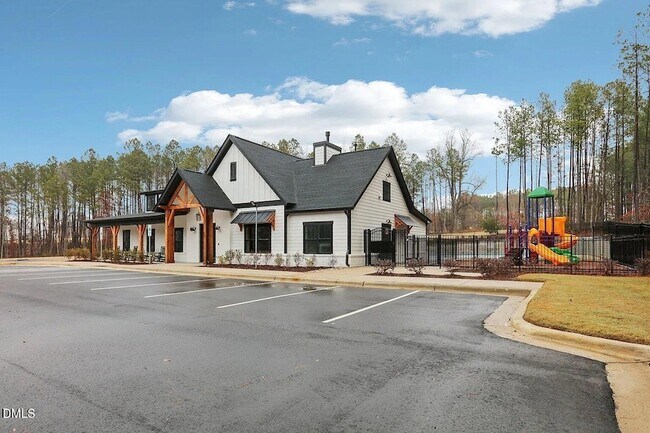 Building Photo - 744 Red River Dr