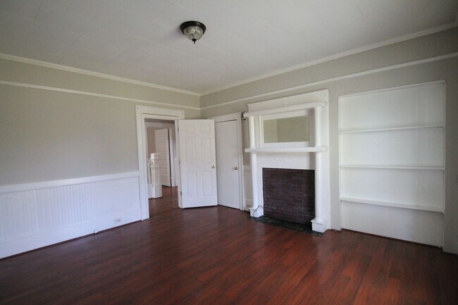 Building Photo - Exclusively Offered By Muse Realty Rentals...