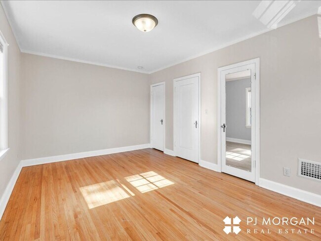 Building Photo - 2 bedroom duplex for rent in Midtown!