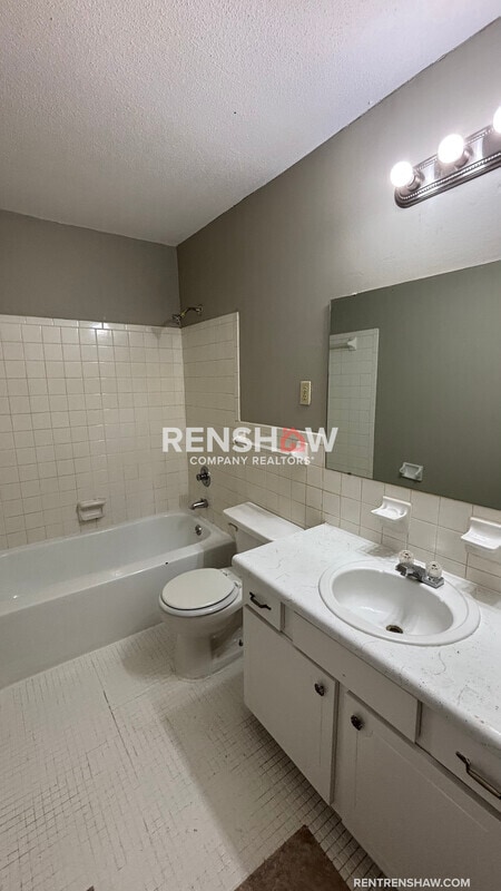 Building Photo - 3219 13 Colony Mall