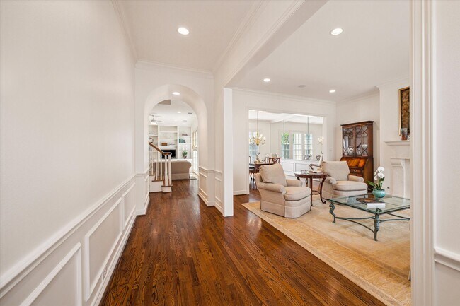 Building Photo - 2214 Potomac Dr