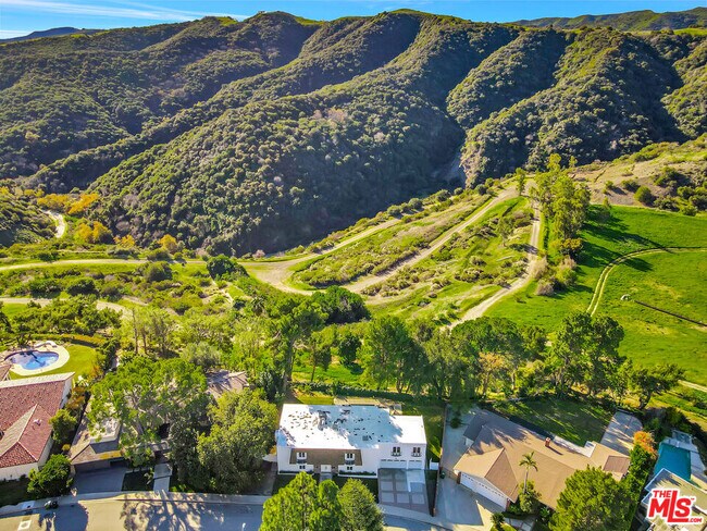 Building Photo - 16608 Park Ln Cir