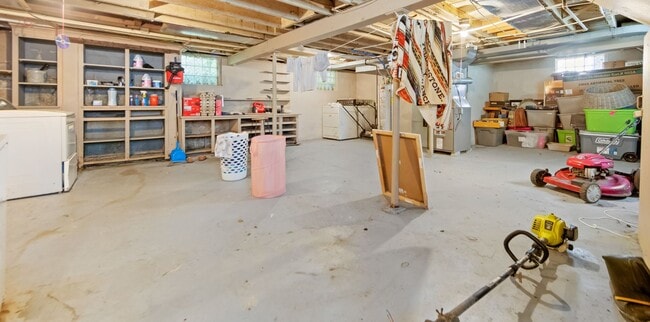 Building Photo - West Akron 3BR with Porch & Off-Street Par...