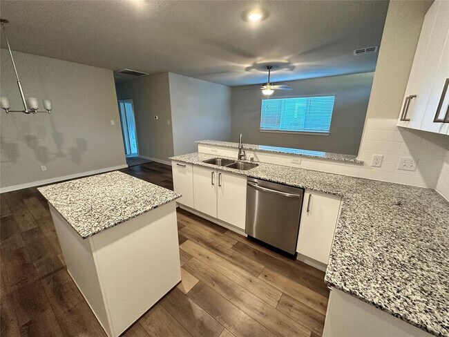 Building Photo - 9732 Grosbeak Ln