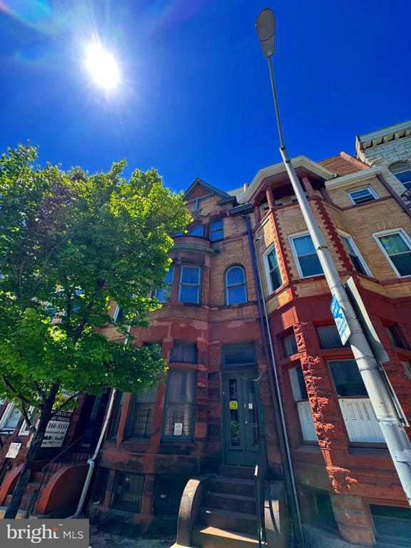 Building Photo - 1704 St Paul St
