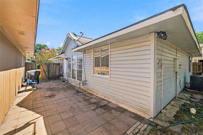 Building Photo - 13619 Tanvern Ln