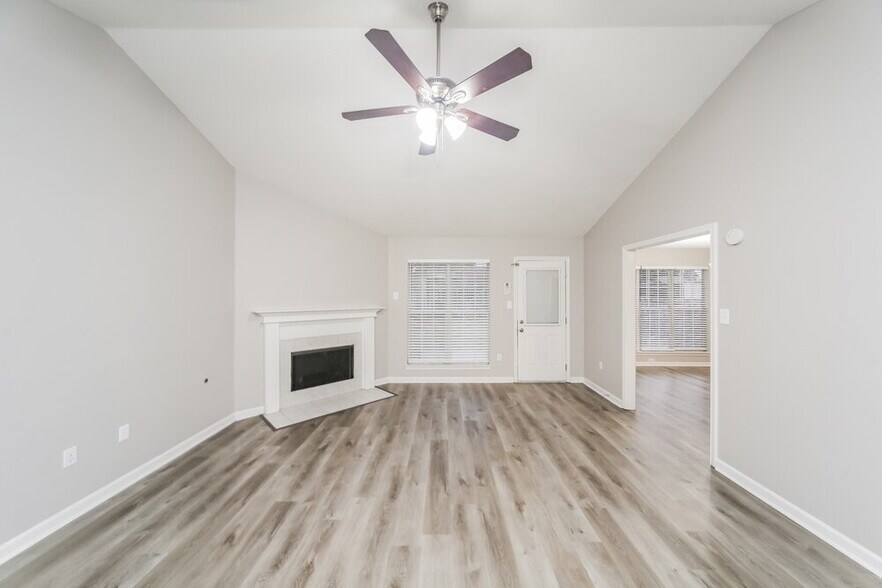 Building Photo - 1679 Central Trails Dr