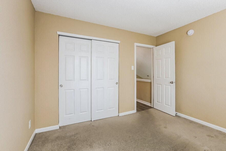 Building Photo - 5959 Redcliff S Ln