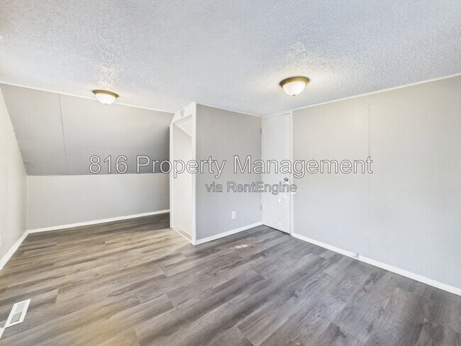 Building Photo - 6808 S Benton Ave