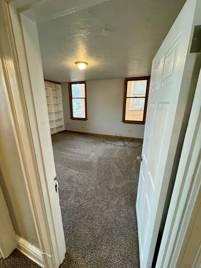 Building Photo - 111 S Ohio St