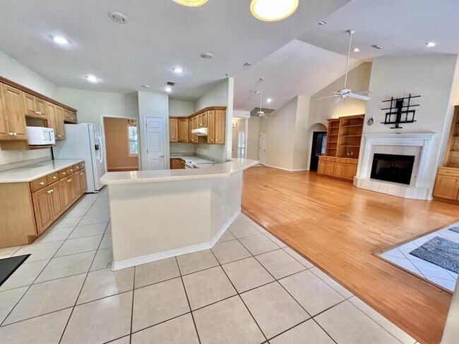 Building Photo - 6478 Avenida De Galvez