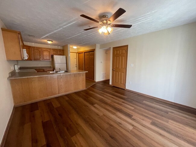Building Photo - 2 Bedroom, 2 Bath Condo in Med Center area - Available 08/05/2026 (Pictures are NOT of this exact...