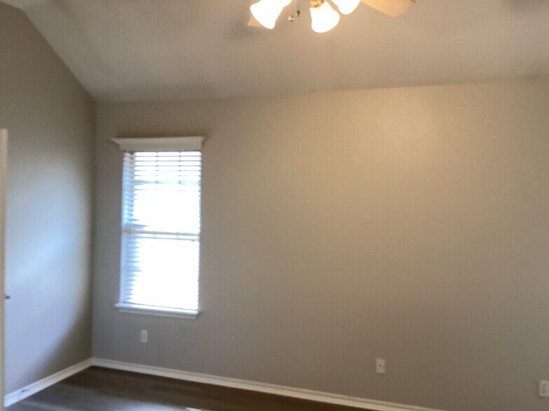 Building Photo - 17533 Zinc Dr