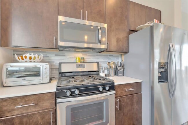 Building Photo - 3210 N MacGregor Way