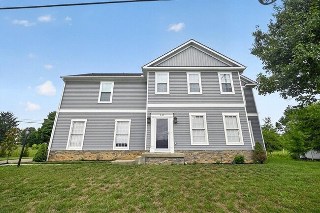 Building Photo - 541 S Church St
