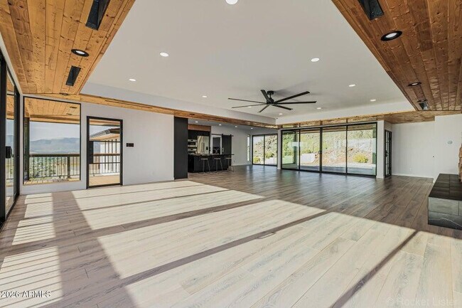 Building Photo - 6111 Victoria Dr