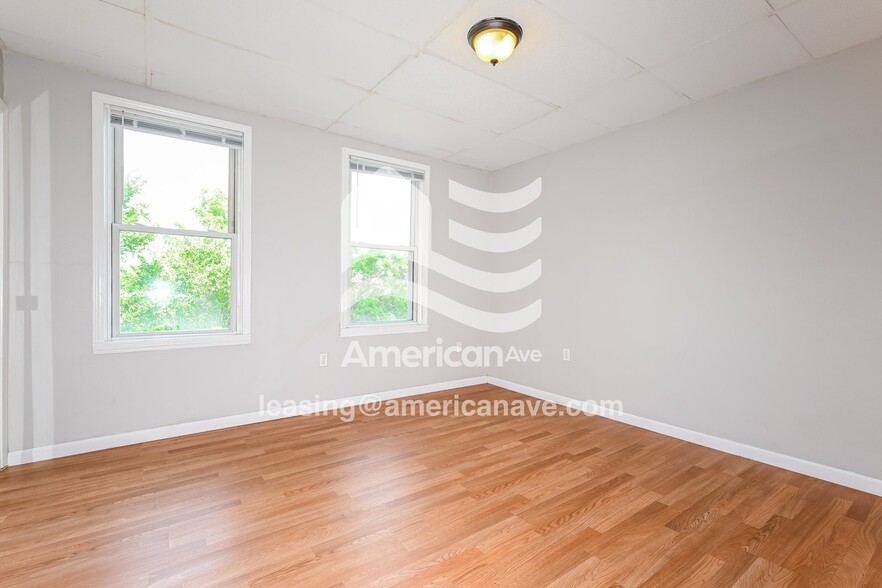 Building Photo - 5609 Celadine St
