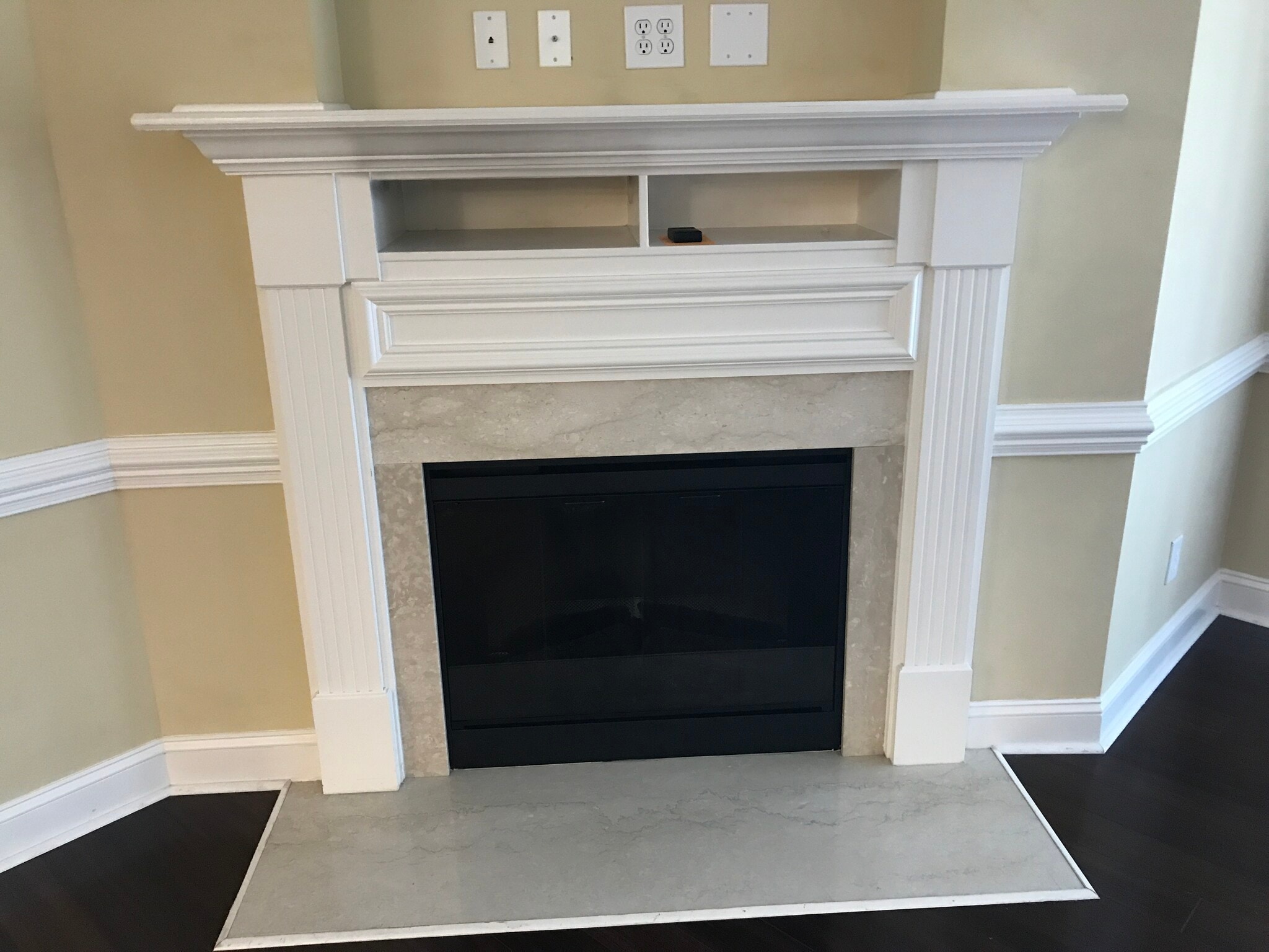 electric fireplace - 1931 Dante Ln