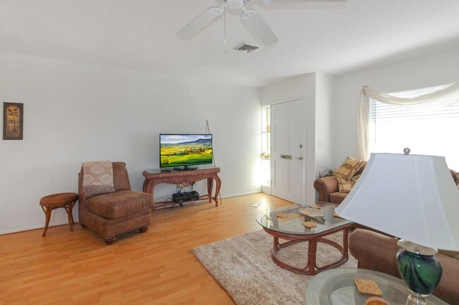 Building Photo - Beach Manor Villas Annual Condo for Rent